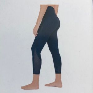 NWT Active Life Mesh Panel Leggings